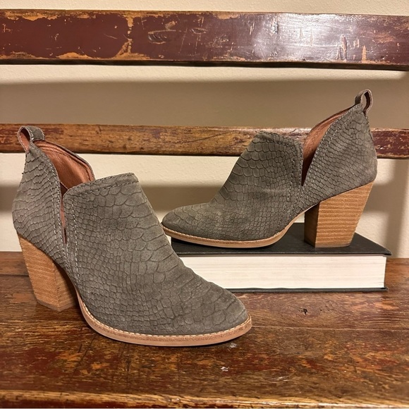 Jeffrey Campbell Rosalee Taupe Snake Embossed Leather Ankle Boots - Picture 1 of 13